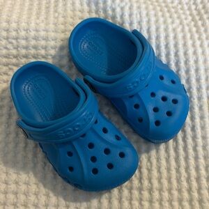 Kids crocs blue basically new size c6 toddler